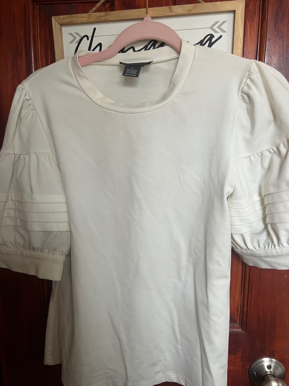 Gracia Cream Short Sleeve Crewneck Tee